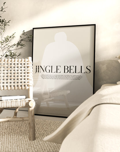 huisje van sanne kerst poster white linen beige met wit en zwarte tekst jingle bells voor een toffe kerstsfeer een modern minimalistisch en japandi interieur. 