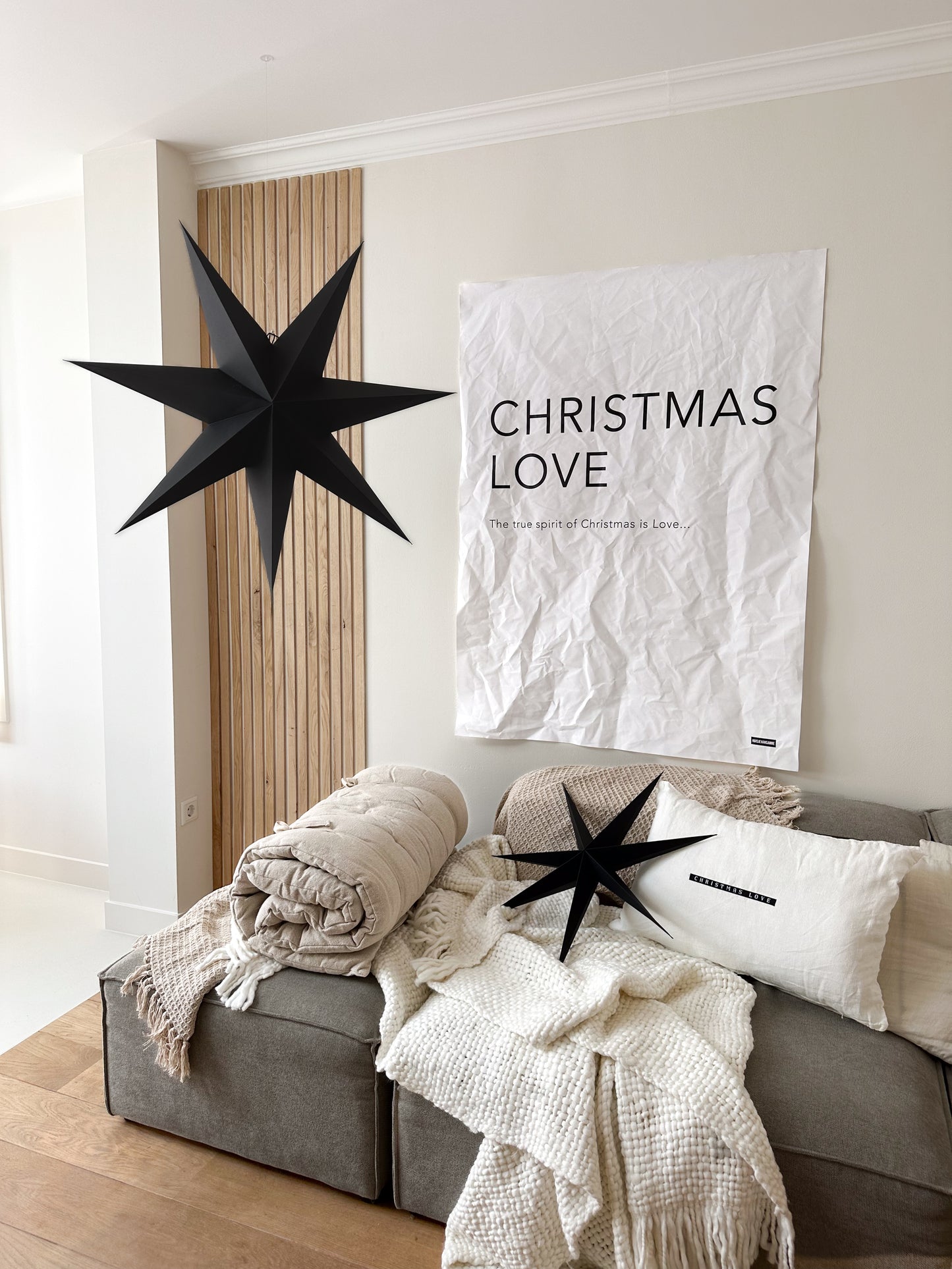 huisje van sanne beige wit kerst kussens met zwart wit label christmas love