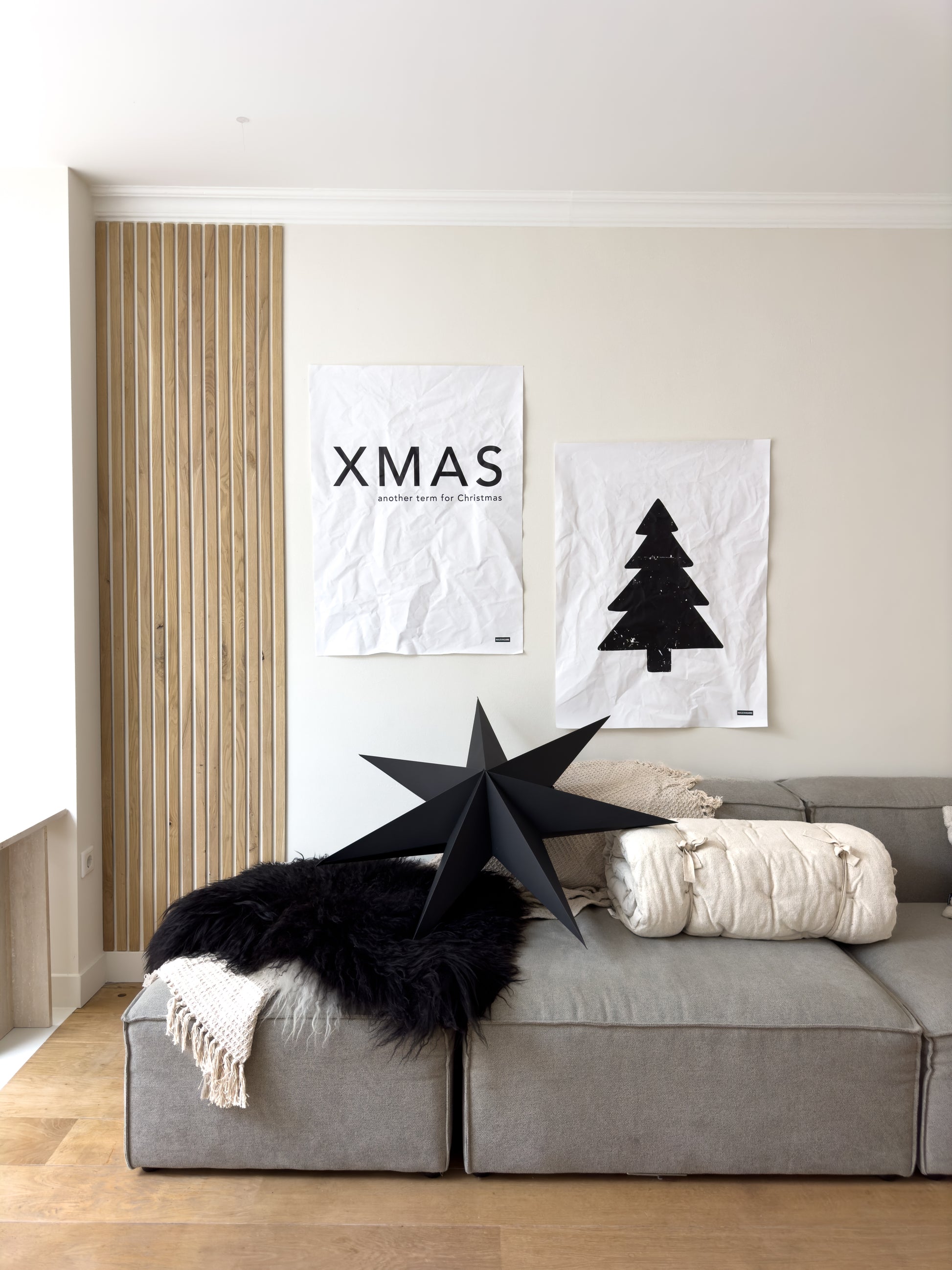 huisje van sanne Kerst old canvas wanddoek  wit met zwarte kerstboom