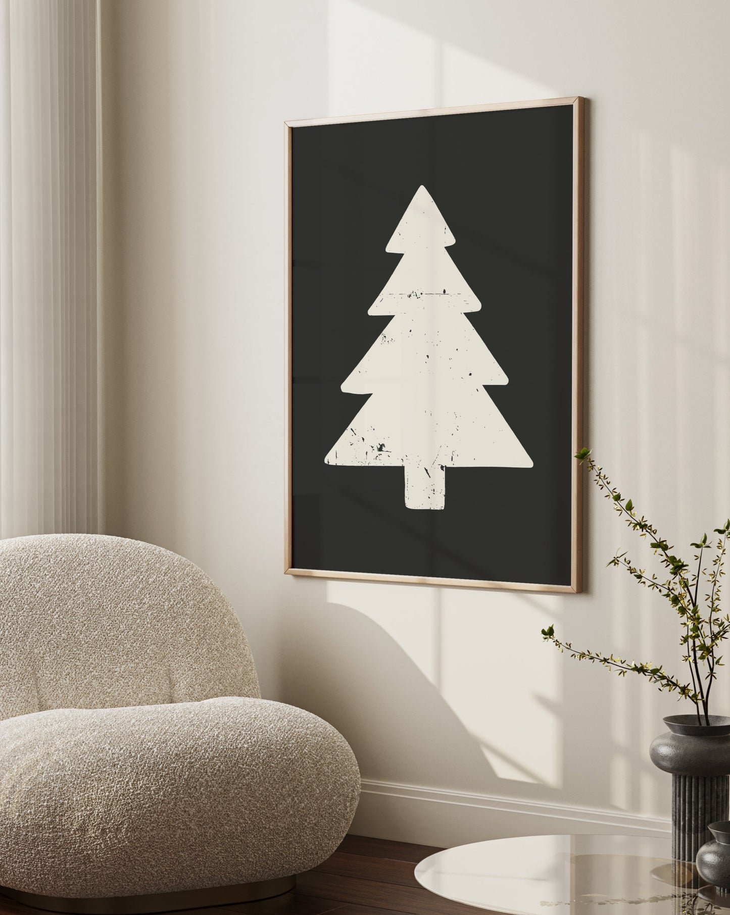 huisje van sanne kerst poster licht beige met zwarte kerstboom voor modern minimalistisch japandi interieur