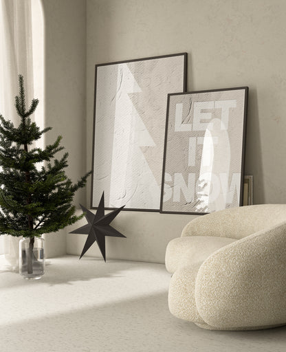 huisje van sanne  beige en witte kerstboom kerst poster met texture voor japandi modern interieur